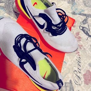Nike Epic React Flyknit mens size 11.5